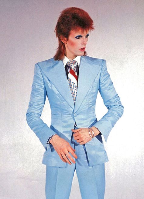 Life on Mars, David Bowie, photo by Mick Rock David Bowie Blue Suit, David Bowie Iconic Looks, Bowie Life On Mars, Angela Bowie, Duncan Jones, David Bowie Fashion, Ziggy Played Guitar, Bowie Ziggy Stardust, David Bowie Ziggy Stardust