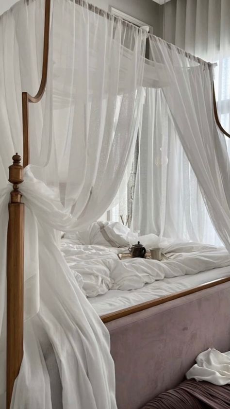 Bed Curtains Dorm, Canopy Aesthetic, Room Aesthetic Coquette, Vintage Coquette Room, Curtain Canopy Bed, Coquette Room Aesthetic, Bedroom Inspirations Vintage, Old Money Interior Design, Architecture Antique