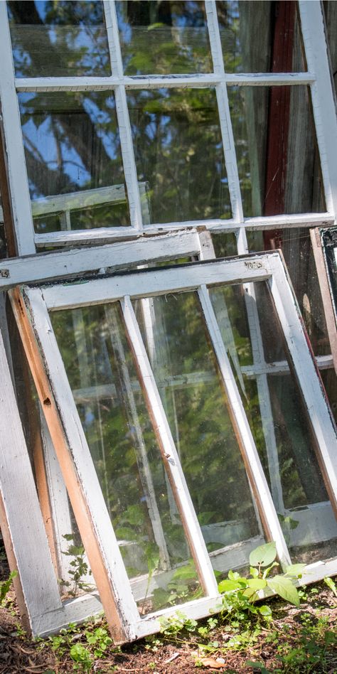 Vintage Window Frame Ideas, Old Window Frame Ideas, Frame Ideas Diy, Window Frame Ideas, Diy Window Frame, Repurpose Picture Frames, Old Window Panes, Antique Window Frames, Old Window Projects