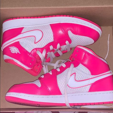 Nike Rosa, Pink Nike Air, Rave Shoes, Nike Shoes Women Fashion, Pink Jordans, Pink Nike Shoes, Nike Fashion Shoes, Nike Shoes Girls, Preppy Shoes