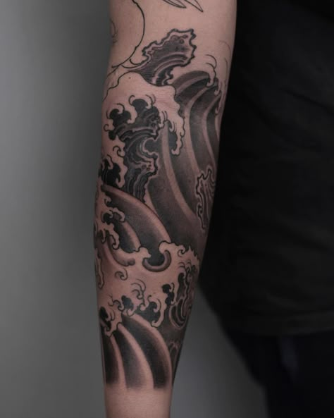 Traditional Japanese Water Tattoo, Asian Arm Tattoo, Japanese Waves Tattoo Design, Water Wave Tattoo, Japanese Waves Tattoo, Wave Tattoo Sleeve, Japanese Wave Tattoo, Japanese Water Tattoo, Japanese Wave Tattoos