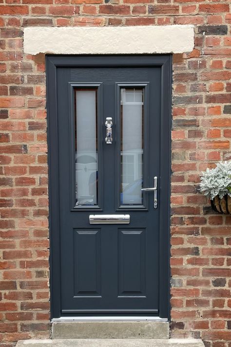 This Solidor in Anthracite Grey adds a stunning touch to this home. The sleek chrome hardware pairs well with the Victorian glazing to give this homeowner an invting entryway. 🚪 Ludlow in Anthracite Grey Installer: Evesham Home Improvements Solidor Door, Bee Door Knocker, Navy Front Door, Grey Front Door, Front Doors Uk, House Renovation Design, Grey Front Doors, Front Door Inspiration, Composite Front Door