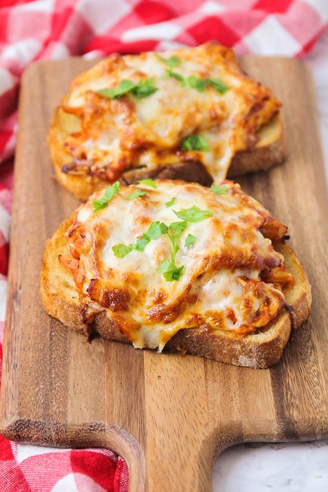 Quick And Easy Chicken Parmesan, Chicken Parmesan Sandwich Recipe, Chicken Parmesan Sandwiches, Chicken With Spaghetti Sauce, Open Faced Sandwich Recipes, Parmesan Sandwich, Chicken Parmesan Sandwich, For Dinner, Easy Chicken Parmesan