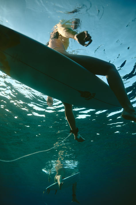 Two Surfer Girls in the Lineup Female Surfer Photography, Surf Photoshoot Ideas, Brunette Surfer Girl, Surfer Astethic, Surfing Girl Aesthetic, Surf Editorial, Female Skateboarder, Vintage Surf Aesthetic, Life Bucketlist