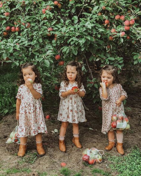 Small Town Girl, Mommy Baby, Kids Fashion Clothes, Boho Baby, Family Outfits, Baby Fever, Fashion Pictures