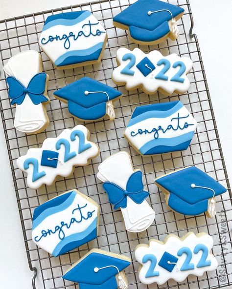 2024 Grad Cookies, Graduation Sugar Cookies 2024, Msu Cookies, Graduation Cookies 2024, Grad Treats, Graduation Cookies Decorated, High School Graduation Cookies, Fondant Biscuits, Graduation Sugar Cookies