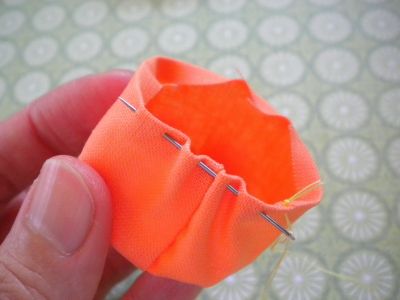 Yoyo Projects, Crochet Headband Free, Yo Yo Quilt, Yo Yos, Bow Ideas, Fabric Flower Tutorial, Baby Dress Design, Yo-yos, Spring Tree