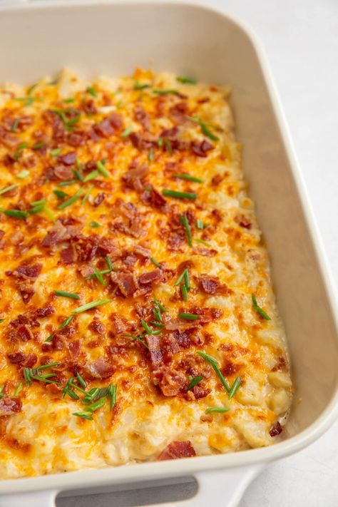 Creamy low-carb Cauliflower Mac and Cheese with caramelized onions and crispy bacon for the cheesiest, dreamiest holiday side dish! Cauliflower Mac N Cheese, Loaded Baked Potato Casserole, Mac And Cheese Casserole, Cheesy Mac And Cheese, Holiday Side Dish, Cauliflower Mac And Cheese, Baked Potato Casserole, Holiday Side, Easy One Pot Meals