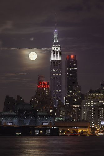 Watch out NY, here we come :) Photo New York, Super Moon, City That Never Sleeps, Concrete Jungle, Jolie Photo, Da Nang, Favorite City, City Life, City Lights