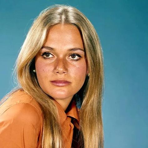 🧿⭐️Eccentric Muse⭐️🧿 on Instagram: "peggy lipton photographed in 1969🦋⭐️💐" Peggy Lipton, Eccentric Style, Celebrity Crush, Muse, Wigs, Celebrities, Makeup, On Instagram, Instagram