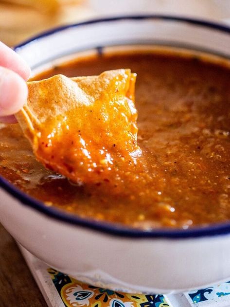 Red Chili Salsa Recipe, Tomatillo Red Chili Salsa, Chili Salsa Recipe, Red Chili Salsa, Chili's Salsa Recipe, Mexican Cuisine Recipes, Mexican Salsa Recipes, Mexican Dips, Habanero Salsa