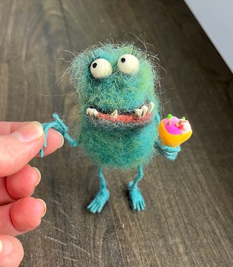 MalahovaElena57 - Etsy Canada Needle Felt Characters, Needle Felting 2d, Needle Felted Monsters, Needle Felting Beginner, Needle Felting Halloween, Happy Decor, Felted Toys, Felt Monster, Needle Felting Diy