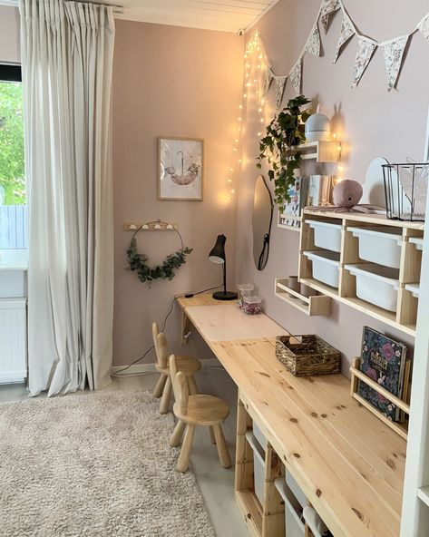 Kids Homework Room, Homework Room, Small Playroom, Baby Playroom, Kids Homework, Playroom Design, Nursery Room Inspiration, Twins Room, Toddler Bedrooms