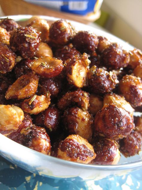 Cafe At Home, Hazelnut Recipes, Spicy Nuts, Roasted Hazelnuts, Farm Cafe, Nut Recipes, How To Roast Hazelnuts, Finger Food Appetizers, Breakfast Dessert