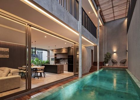 Modern Concrete House, Concrete House Design, Small Indoor Pool, Piscina Interior, Indoor Swimming Pool, Pool Landscape Design, Pool Installation, Concrete House, Pool Decor