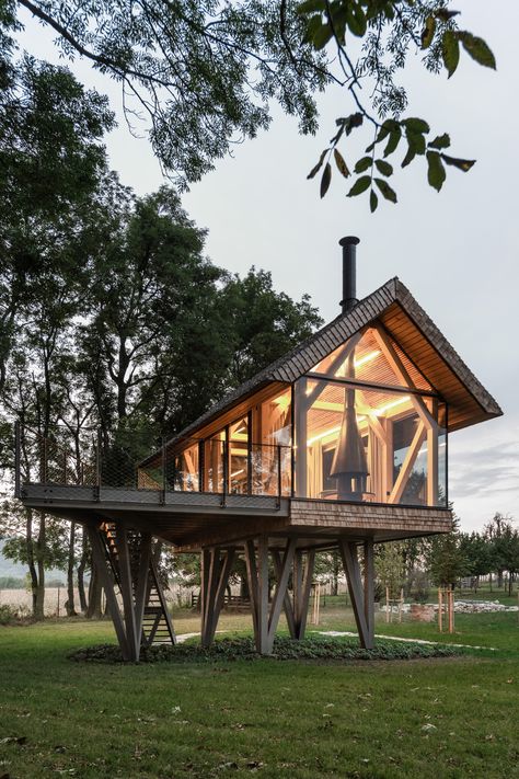 Zen Tiny House is Testimony of Nature-Inspired Architecture Tiny Houses On Stilts, Tiny House On Stilts Plans, Tiny Home On Stilts, House On Stilts Ideas, Houses On Stilts, Home On Stilts, House On Stilt, Concrete House Design, Stilt House