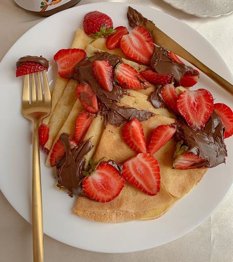 Crepes Nutella, Tasty Pancakes, Yummy Comfort Food, Fun Baking Recipes, Food Obsession, Pretty Food, I Love Food, Cute Food, Amazing Food