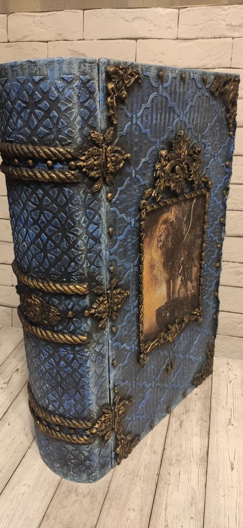 Diy Antique Book Cover, Altered Book Covers, Diy Antique Books, Diy Old Books, Mixed Media Boxes, Diy Notebook Cover, Steampunk Book, Steampunk Mixed Media, Book Boxes