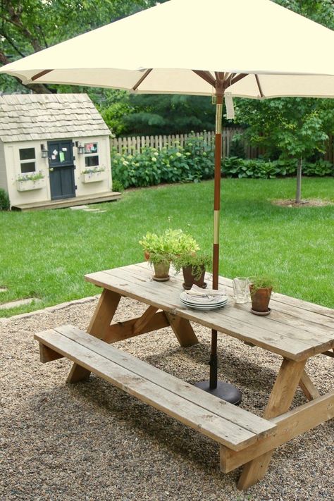 Meja Outdoor, Garden Table Plans, Picnic Table Ideas, Picnic Table Makeover, Build A Picnic Table, Picnic Table With Umbrella, Diy Picnic, Diy Picnic Table, Wooden Garden Table