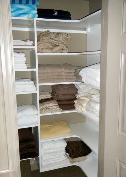 Shelves Corner Linen Closet Bathroom, L Shaped Linen Closet, Corner Linen Closet Organization, Closet With Corner, Linen Closet Shelving Ideas, Corner Linen Closet, Closet Shelving System, Corner Closet Organizer, Spare Bedroom Closets