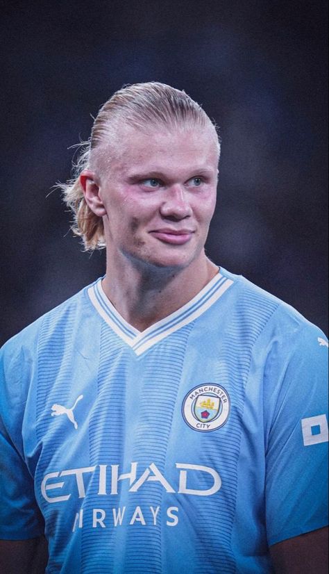 Erling Haaland Wallpaper, Haaland Wallpaper, Haaland Manchester City, Man City Team, Ronaldo Madrid, Manchester City Logo, Messi Pictures, Fb Profile Photo, Messi Videos