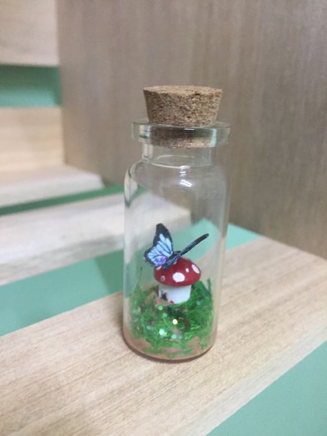 Mini World In A Jar, Diy Mini Jar Crafts, Butterfly On A Mushroom, Kids Fundraising Ideas, Tiny Jar Crafts, Mini Jar Crafts, Jar Fairy Garden, Butterflies In A Jar, Diy Book Of Shadows