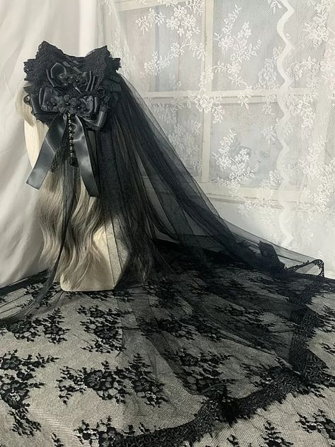 Wedding Hair Black Hair, Goth Veil, Black Wedding Veil, Black Hairband, Macabre Fashion, Gothic Wedding Theme, Red Veil, Goth Princess, Victorian Accessories