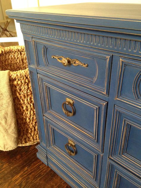 Napoleonic Blue, Chalk Paint Dresser, Diy Daybed, Blue Chalk Paint, Blue Dresser, Chalk Paint Colors, Shabby Chic Dresser, Annie Sloan Paints, Blue Furniture