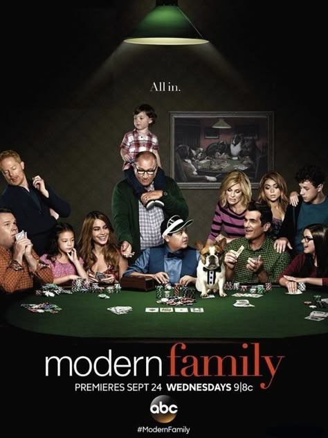 Modern Family Episodes, Modern Family Tv Show, Family Tv Series, Ed O Neill, Seasons Posters, The Modern Family, Julie Bowen, Family Tv, Sarah Hyland