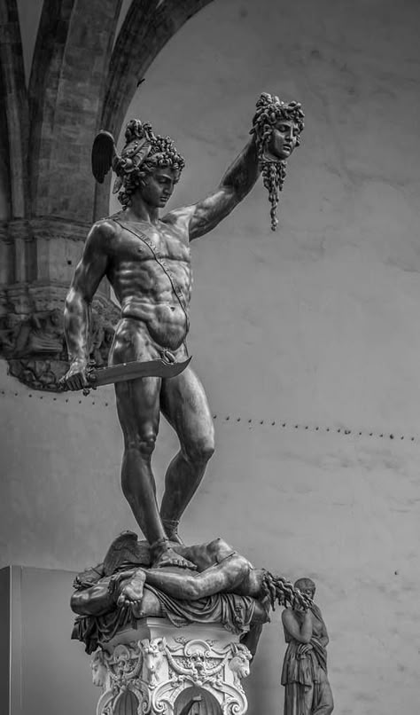 Perseus And Medusa, Statue Tattoo, Ancient Greek Sculpture, Istoria Artei, Greek Mythology Tattoos, Classic Sculpture, Greek Statues, Roman Sculpture, Mythology Tattoos