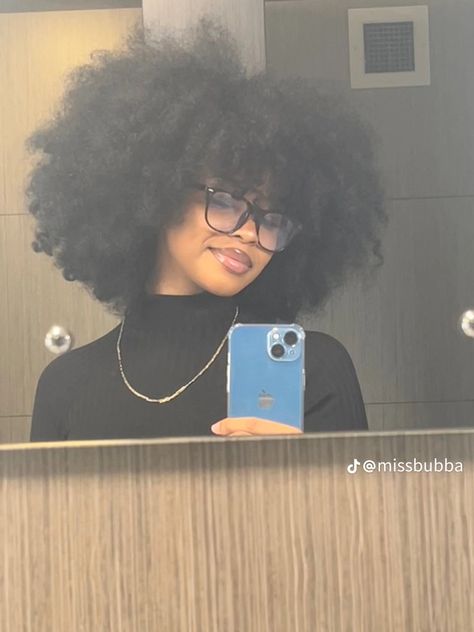 Natural Hair Curly Afro, 4c Natural Hair Aesthetic, 4b Haircut, Curly Fro Black Women, Afro With Glasses, 4a 4b Hair, Afro Videos, Curly Afro Black Women, Afro And Glasses