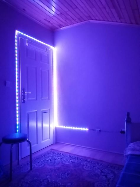 Door ornament with LED light Led Lights Around Window, Led Lights Around Door Frame, Led Light Bedroom Aesthetic, Bedroom Aesthetic Led Lights, Emo Room Aesthetic, Light Bedroom Aesthetic, Led Light Ideas, Spain Bedroom, Bedroom Door Ideas