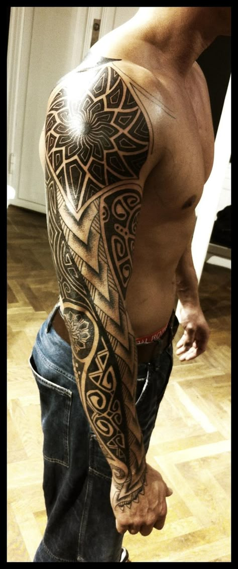 Kurt Tattoo, Cool Shoulder Tattoos, Armor Tattoo, Polynesian Tattoo Designs, Mens Shoulder Tattoo, Polynesian Tattoos, Samoan Tattoo, Full Sleeve Tattoos, Best Sleeve Tattoos