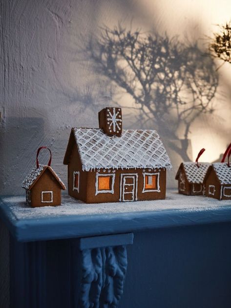 Up for a little fairytale in the forest? Make it come true with this ready-to-assemble gingerbread house. Join the pieces of baked dough together and decorate with icing and sweets. #myIKEA #VINTERSAGA #gingerbread #house #decor #deko #cosyhome #cosyliving #baking #weihnachtsdeko #deko #winterdecor #winterdeko #weihnachten #xmasideas #christmashome #homeinspo #ikeadeko #ikeadecor #interior #christmasdecor #xmas #advent #interiør #dekoideen #weihnachten #winterhome #IKEA Ikea Christmas Gifts, Ikea Christmas Decorations, Ikea Christmas Tree, Yule Goat, Ikea Christmas, Gingerbread House Kits, Swedish Christmas, Holiday Essentials, Gingerbread Houses