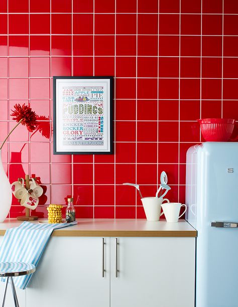 Red Tile Kitchen, Red Kitchen Tiles, White Glass Backsplash, Red Backsplash, Topps Tiles, Red Tiles, Red Home Decor, Glass Backsplash, Kitchen Wall Tiles