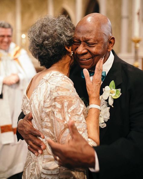 #BlackLove x @jordanviision⁣ ⁣ ・・・⁣ “True love stories never have endings ✨.”⁣ Never Capture Moments, Capture Memories⁣ AKA & KAΨ 💕⁣ ⁣⁣⁣ •… Old Black Couple, Somebody's Son, Black Marriage, Black Dating, Black Couple, Old Couples, True Love Stories, Black Bride, Brides Magazine