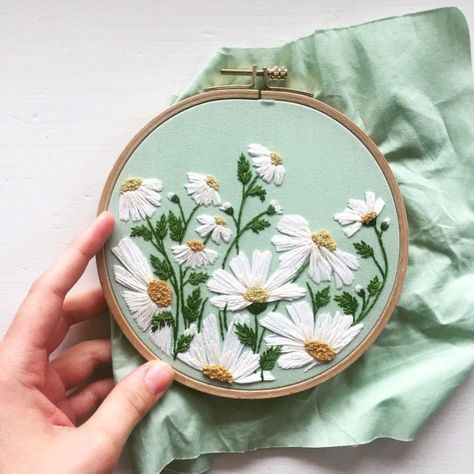 5,953 Synes godt om, 24 kommentarer – DMC (@dmc_embroidery) på Instagram: "The most beautiful florals So much talent from @welcome.juniper #dmcthreads #dmcembroidery" Textiles Inspiration, Pola Sulam, Learn Embroidery, 자수 디자인, Silk Ribbon Embroidery, Crewel Embroidery, Hand Embroidery Stitches, Embroidery Hoop Art, Satin Stitch