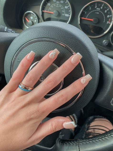 Ombre Western Nails, Morgan Wallen Acrylic Nails, Subtle Western Nails, Western Bride Nails, Short Nails Western, White Country Nails, Plain Western Nails, Western Short Acrylic Nails, White Western Nail Ideas