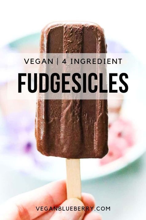 Vegan Fudgesicles, Homemade Fudgesicles, Making Popsicles, Fudgesicle Recipe, Vegan Popsicles, Fudge Pops, Dessert Halloween, Dessert Oreo, Frozen Summer