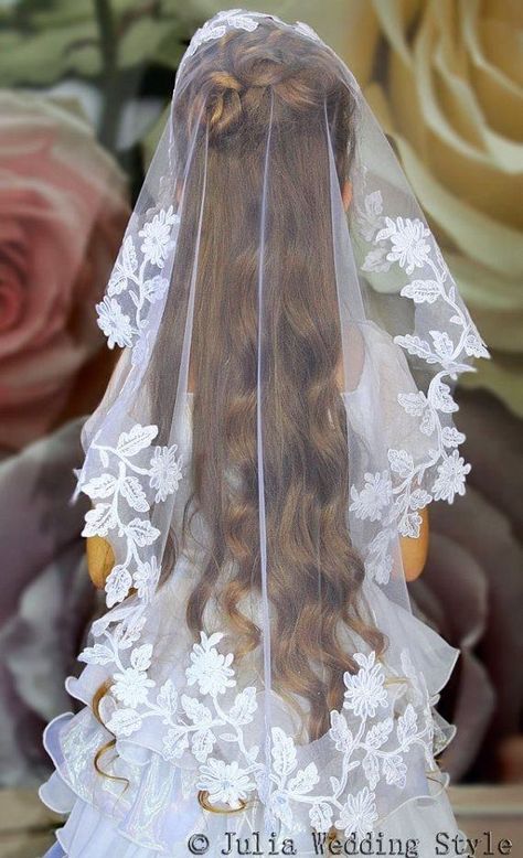 Communion Hair, First Communion Hairstyles, Flower Girl Veil, Communion Headpiece, Veiled Girl, Communion Hairstyles, Girls First Communion Dresses, First Communion Veils, Communion Veils