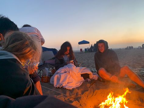 Summer 2021, San Francisco, SF, California, bonfire, beach, friends, bbq, barbecue, s’mores, swimming Summer Bonfire Aesthetic, Beach With Friends Aesthetic, Beach Barbecue Aesthetic, Friends Bbq, Beach Campfire, Bonfire At The Beach, Bonfire On Beach Aesthetic, Bonfire Beach, Bbq With Friends