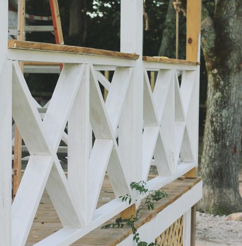 Painting ✖️ porch rails has got me like I can see the finish line...then it's on to staining. Lawd. Have. Mercy. #porch #barn #porchlife #project #diy #home #paintingismylife #whitepaint #farm #countrylife #farmhouse #c1934 2x4 Railing Ideas, Deck Bracing, Composite Porch, Paint Porch, Railing Porch, Porch Railing Ideas, Railings Design, Porch Rails, Porch Handrails