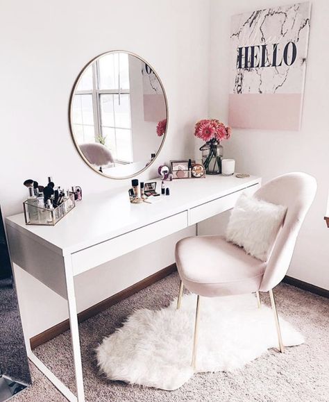 Bedrooms Simple, Makeup Vanity Ideas Bedrooms, Pink Bedroom Decor, Makeup Room Decor, Vanity Ideas, Stylish Bedroom, Simple Bedroom, Cute Room Decor, Simple Ideas