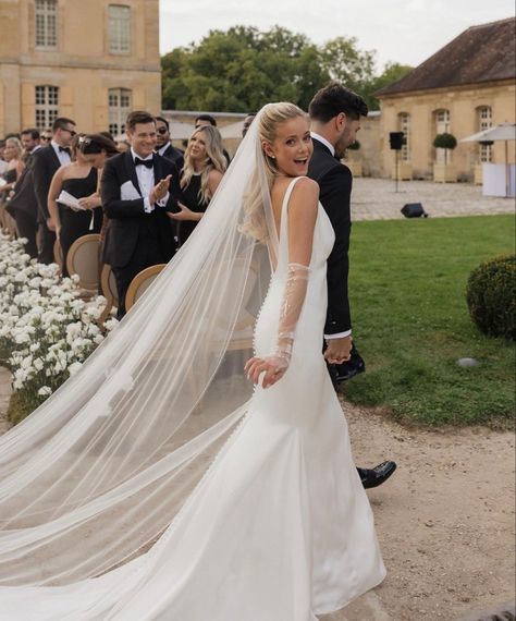 Hannah Godwin Wedding Dress, Bridal Pony With Veil, Hannah Godwin Wedding Hair, Hannah G Wedding, Hannah Godwin Wedding, Wednesday Dresses, Dylan Barbour, Hannah Godwin, Core Memories