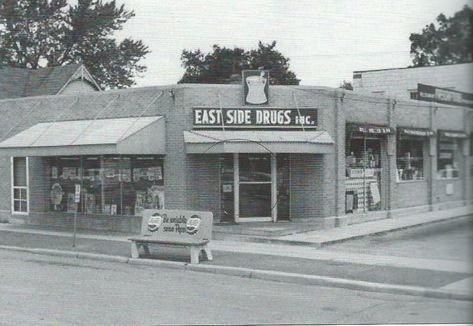 Tom Dearing Drugs Store located at 702 East 8th street. Anderson, Indiana. Anderson Indiana, Robins Nest, The Robins, Madison County, Chicago Travel, Never Go Back, Movie Theaters, Chicago Restaurants, Iconic Buildings