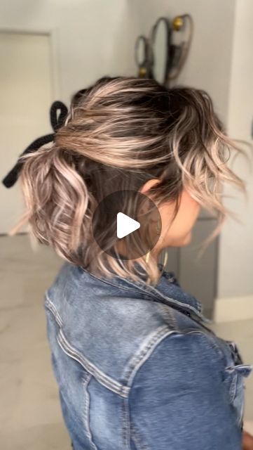 Ekaterina Guerra | Short Hairstyles + Makeup on Instagram: "Ahhh I loved this one so much🤩 You can add any clip you like or no clip at all😉 If you do no clip then pick up the one side you’re not folding over with the pony tail at the beginning.
For the elastics use code KATY20 @theponypick (“Poducts” 🔗at the bottom of your screen) 
Knit Bows from @shopandi_ 

#hair #hairvideos #hairstyle #easyhairstyles #simplehairstyles #bob #bobhairstyles #shorthair #shorthairdontcare #shorthairstyle #shorthairlove #funhairstyles #coquette #bowhairclip #funwithhair #peinados #peinadosfaciles #hairstyletutorial #hairstyleoftheday #hairstyleideas #shorthairlife #curls" Short Pony Tailed Hairstyle, Hairstyles For Short Hair With Bow, Short Hair Styles With Bow, Half Pony Hairstyles For Short Hair, Short Hairstyles With Clips, Short Hair Bow Hairstyle, Clip Hairstyles Short Hair, Half Up Wedding, Bow Hairstyle