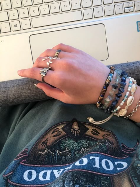 Wrist Full Of Bracelets Aesthetic, Queer Jewelry Aesthetic, Lots Of Bracelets On Wrist, Grunge Bracelets, Preppy Jewelry, Bracelets And Rings, Estilo Punk, Funky Jewelry, Jewelry Lookbook