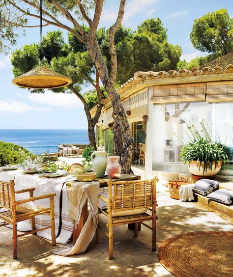 Dreamy seaside summer house overlooking the Mediterranean ocean Bachelor Pad Decor, Mediterranean Ocean, Spanish Villa, Mediterranean Villa, Bamboo Chair, Spanish House, Open Layout, Forest House, Outdoor Lounge