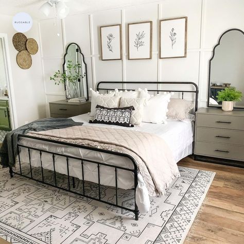 Black Metal Bed Frame Bedroom Ideas Farmhouse, Black Iron Beds, Cozy Farmhouse Bedroom, Black Metal Bed Frame, Farmhouse Bedroom Decor Ideas, Black Bed Frame, Iron Bed Frame, Iron Bed, Farmhouse Bedroom Decor