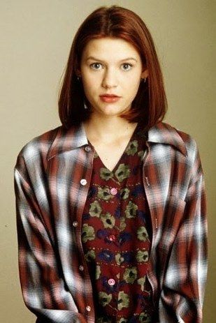 23 '90s Fashions That Are Making A Comeback, Whether You Like It Or Not Angela Chase, 90s Fashion Denim, 90s Style Icons, Bandana Bayi, 90s Fashion Icons, Fashion Guys, Soft Grunge Outfits, Editorial Vogue, John Rambo